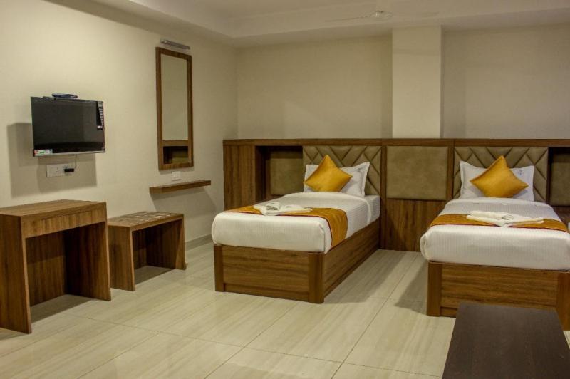 Rr Mount Elite Suites 钦奈 外观 照片